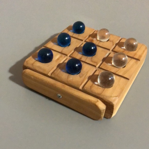 TIC TAC TOE - wooden board with carry case - Picture 2 of 5